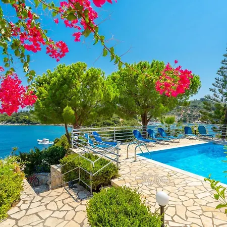 Villa Dolphin 1 *
